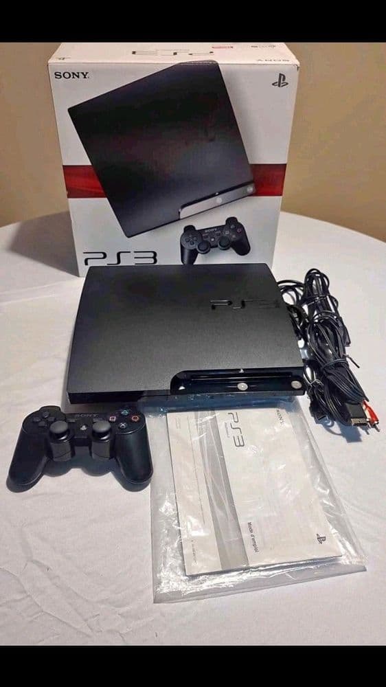 PS3 Slim 120 GB avec 2 manettes et sa boite