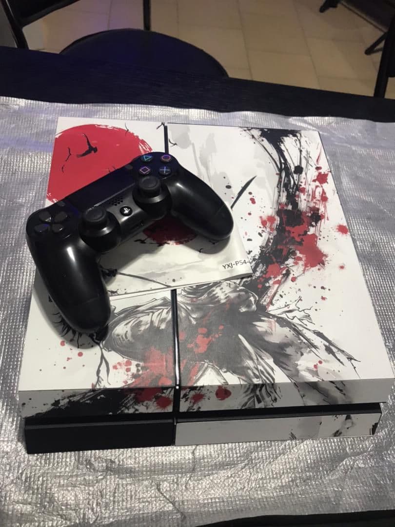 Ps4 4 Fat avec une manette (endommagé problème alimentation)
